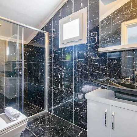 Sleeps 8 Air Con Wifi Ovacık