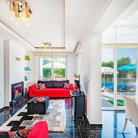 Sleeps 8 Air Con Wifi Villa *