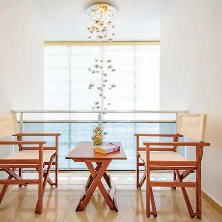 Sleeps 8 Air Con Wifi Villa *