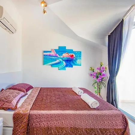 Villa Sleeps 8 Air Con Wifi *