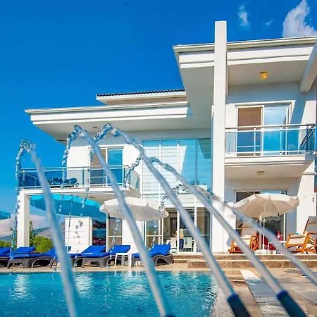 Villa Sleeps 8 Air Con Wifi